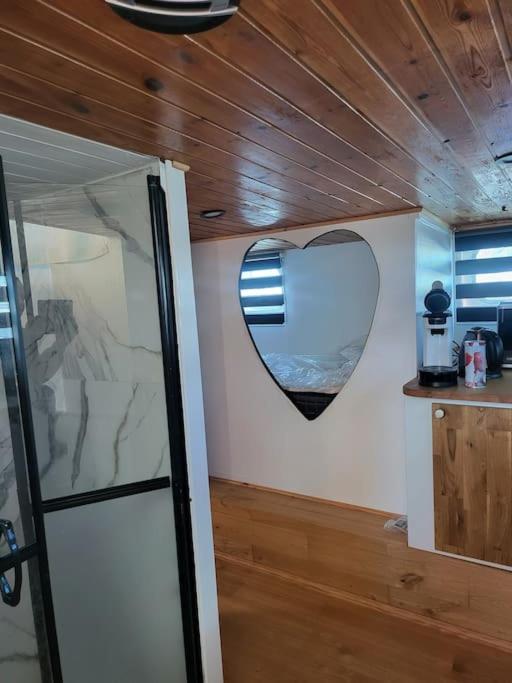 Calaidonia Boat House Otel Calais Dış mekan fotoğraf